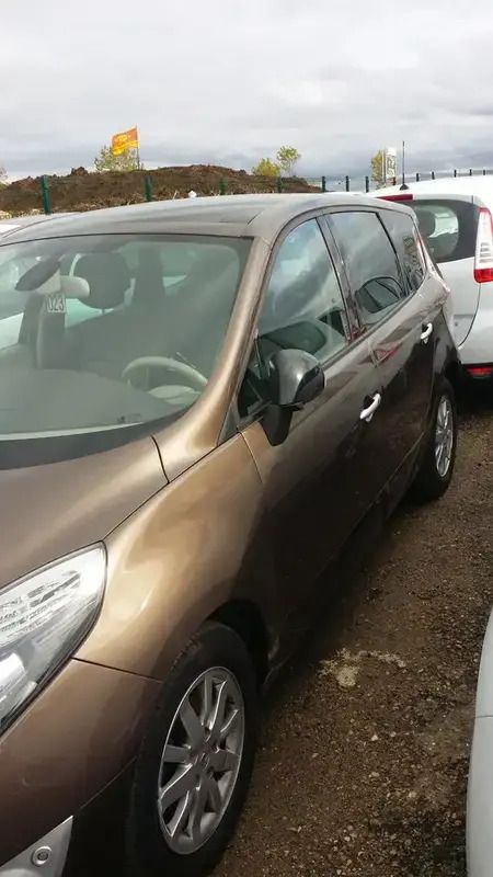 Brun Utilisé 2011 Renault Grand Scénic III Monospace | 6 000 € (Prix juste) - Image 1/4