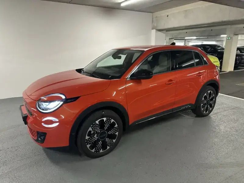Orange Utilisé 2023 Fiat 600E La Prima SUV | 27 490 € (Bon prix) - Image 1/4