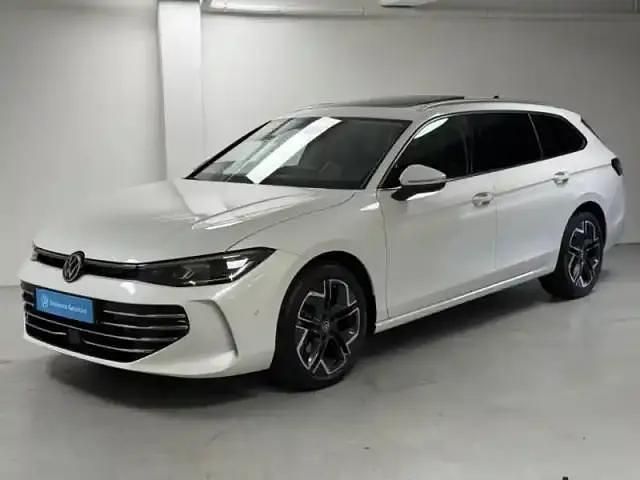 Blanc oryx nacrée Utilisé 2024 VW Passat Elegance Break | 39 500 € - Image 1/4
