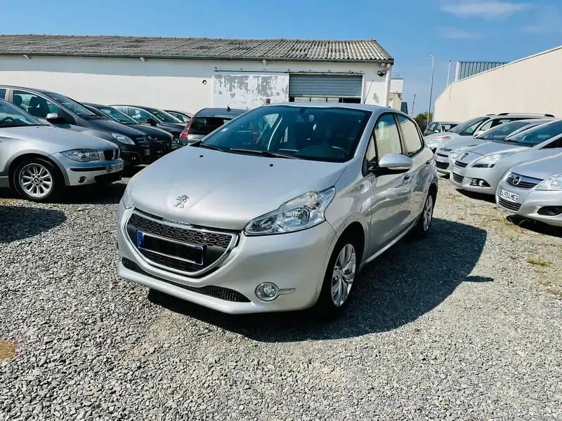 Gris Utilisé 2014 Peugeot 208 Active Citadine | 7 300 € (Prix assez cher) - Image 1/4