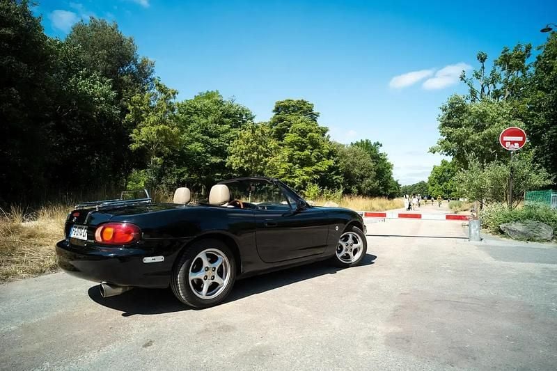 Noir Utilisé 2000 Mazda MX5 Cabriolet | 9 490 € - Image 1/4