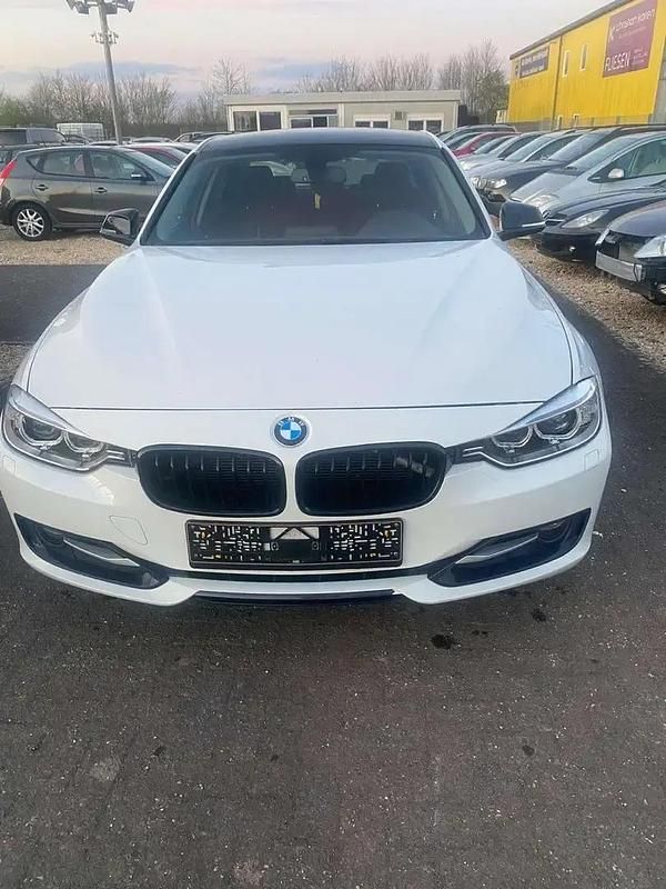 Occasion BMW 318 Sport Line 143 ch (105 kW) 2012 Blanc Berline
