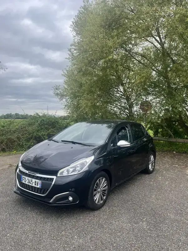 Utilisé 2019 Peugeot 208 Allure Citadine | 7 999 € (Super prix) - Image 1/4