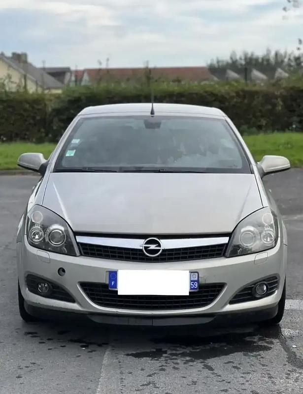 Utilisé 2010 Opel Astra Cabriolet Cabriolet | 4 890 € - Image 1/4