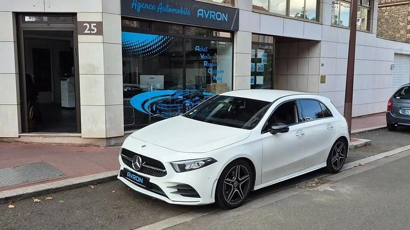 Blanc Utilisé 2018 Mercedes A180 AMG line Berline | 20 990 € (Prix juste) - Image 1/4