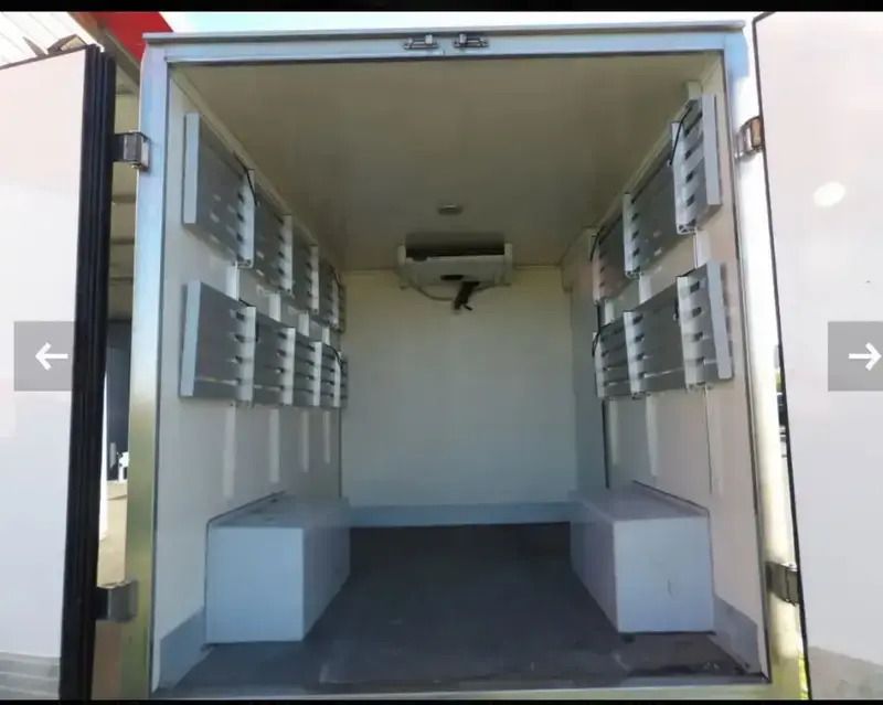 Image 2/4