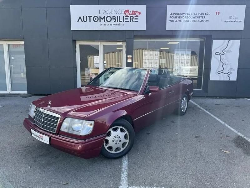 Rouge Occasion 1993 Mercedes E220 Cabriolet | 26 990 € - Image 1/4