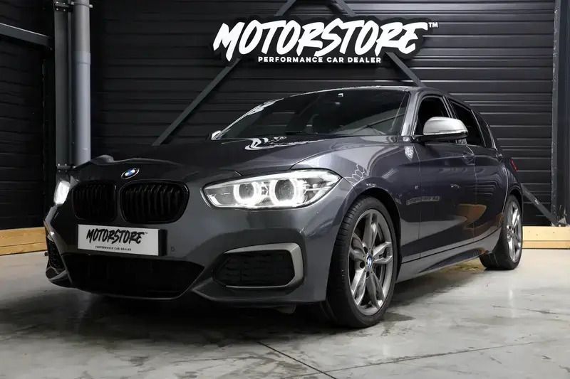 Gris Utilisé 2017 BMW M140 M Sport Berline | 28 990 € (Prix juste) - Image 1/4
