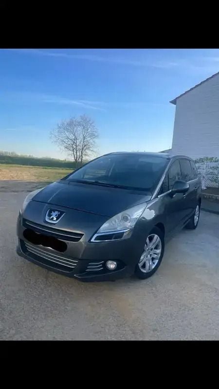 Utilisé 2011 Peugeot 5008 Business-Line Monospace | 3 300 € (Prix juste) - Image 1/4