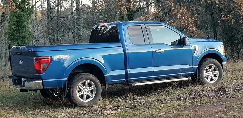 Bleu Occasion 2024 Ford V8 SUV | 75 500 € - Image 1/4