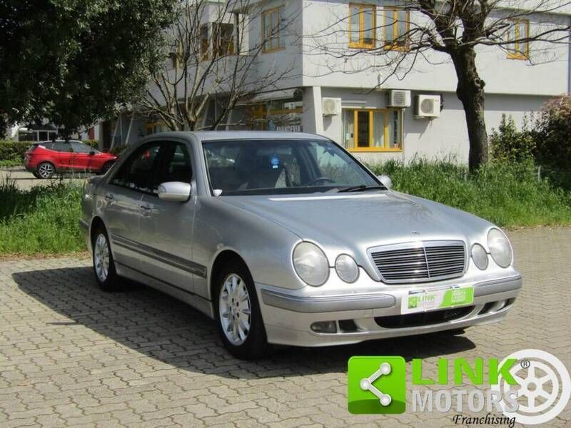 Gris Utilisé 2000 Mercedes E270 Berline | 6 500 € - Image 1/4