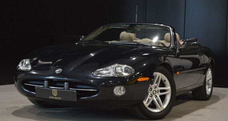 Noir Utilisé 2003 Jaguar XK8 Cabriolet | 32 900 € - Image 1/4