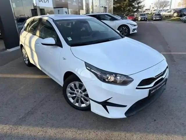 Occasion Kia Ceed Motion 100 ch (73 kW) 2023 Blanc Citadine