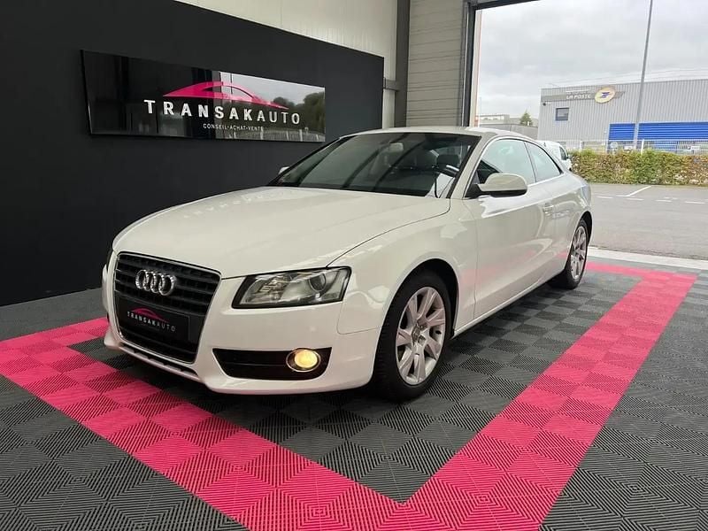Blanc Utilisé 2010 Audi A5 Ambiente Coupé | 8 990 € - Image 1/4