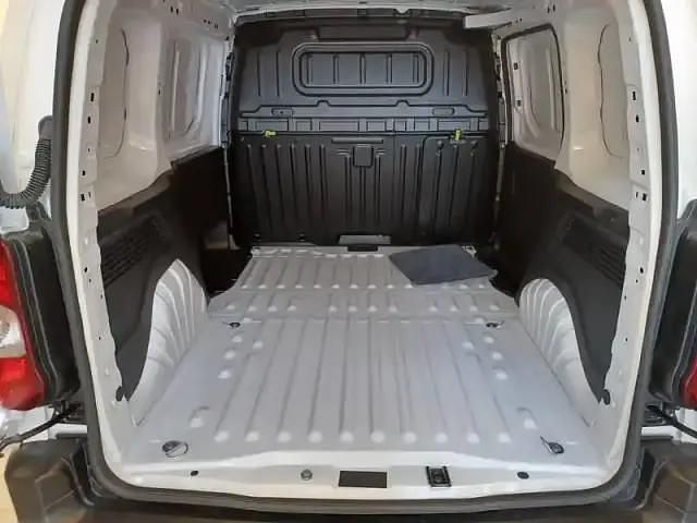 Blanc Nouvelle 2025 Peugeot Partner S Van | 25 990 € - Image 1/4