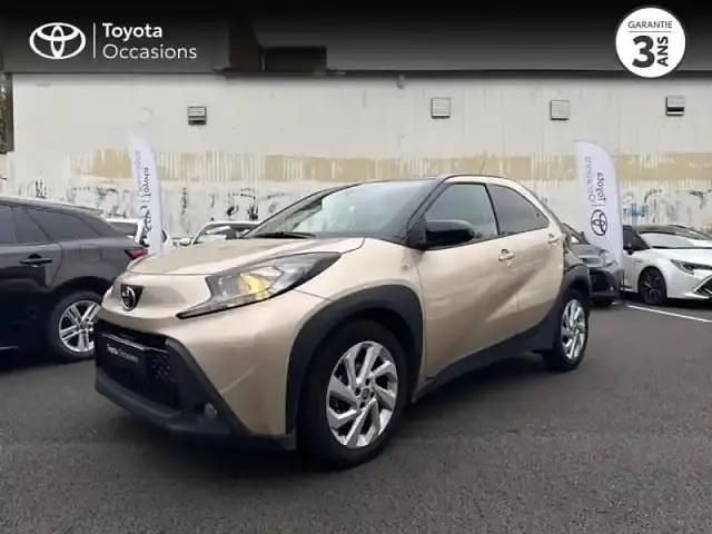 Bi ton beige gingembre noir Utilisé 2022 Toyota Aygo X Design SUV | 14 990 € - Image 1/4