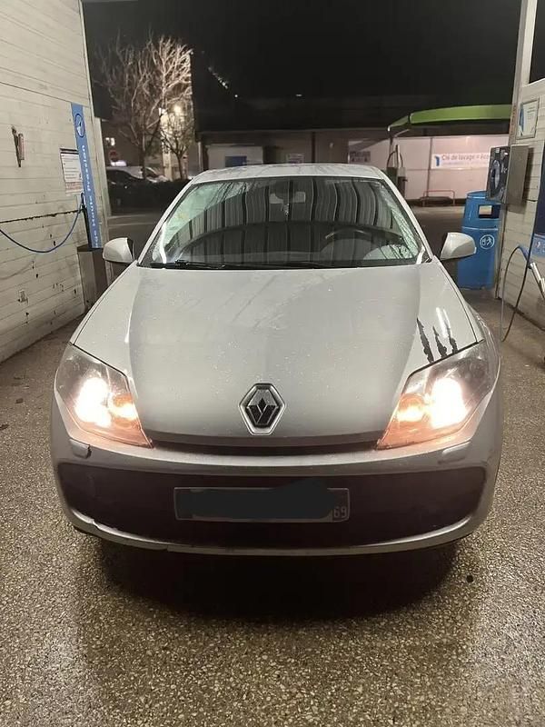 Gris Utilisé 2010 Renault Laguna III Berline | 2 640 € (Prix juste) - Image 1/4