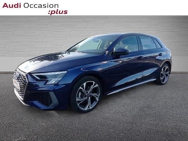 Bleu navarre métallisé Utilisé 2024 Audi A3 S-Line | 31 987 € (Prix juste) - Image 1/4
