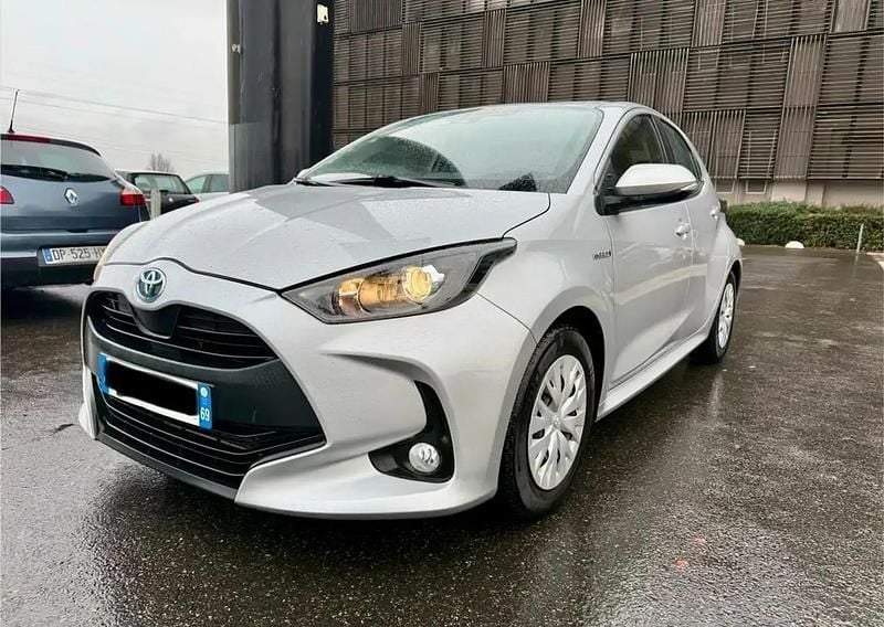 Gris Occasion 2021 Toyota Yaris Hybrid Business Edition Citadine | 15 990 € (Super prix) - Image 1/4