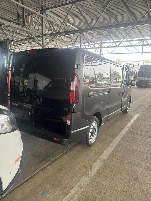 Image 2/4