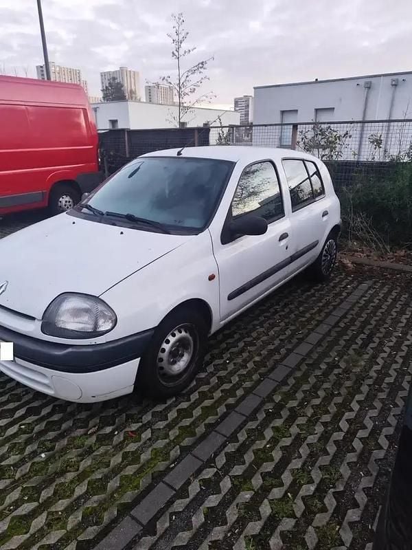 Occasion 2000 Renault Clio II Berline | 2 000 € (Prix juste) - Image 1/4