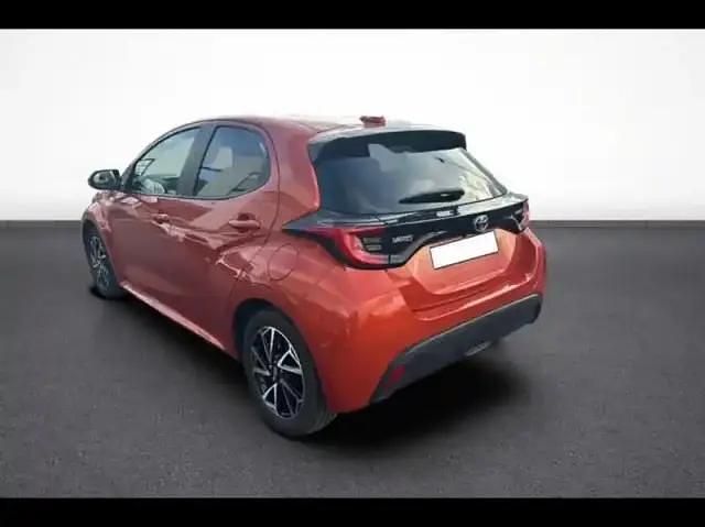 Occasion Toyota Yaris Hybrid Design 116 ch (85 kW) 2022 Rouge intense (n) Berline