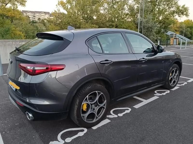 Gris Occasion 2017 Alfa Romeo Stelvio Super SUV | 14 000 € (Prix juste) - Image 1/4