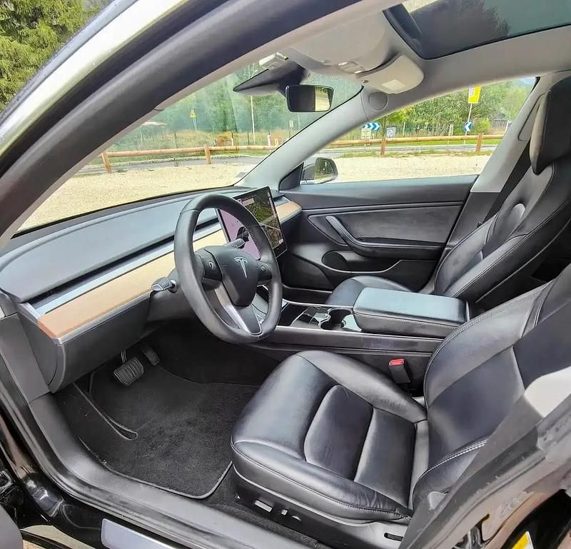 Noir Utilisé 2020 Tesla Model 3 Performance Berline | 23 500 € (Prix juste) - Image 1/4