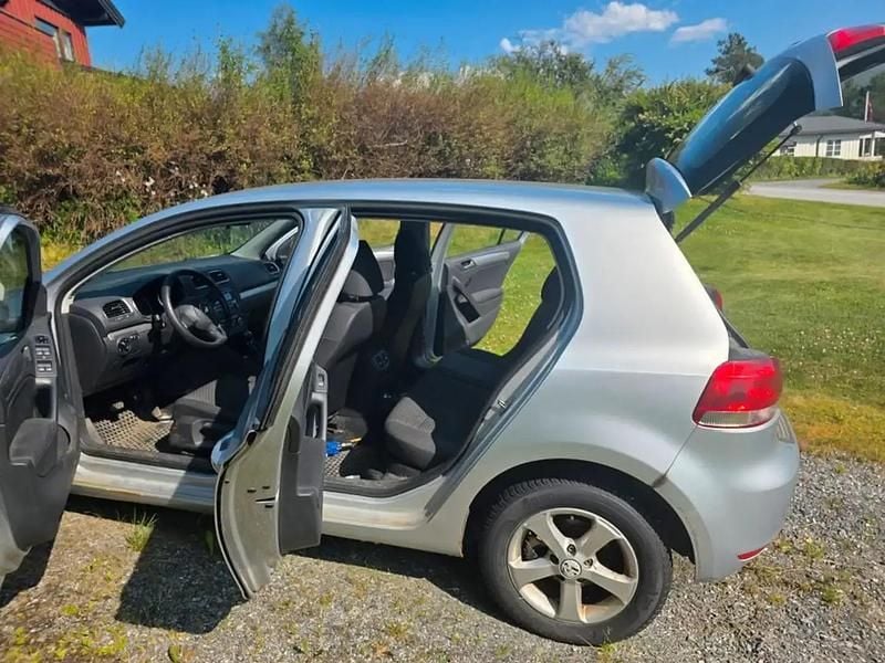 Gris Occasion 1999 VW Golf IV Trendline Berline | 3 200 € - Image 1/4