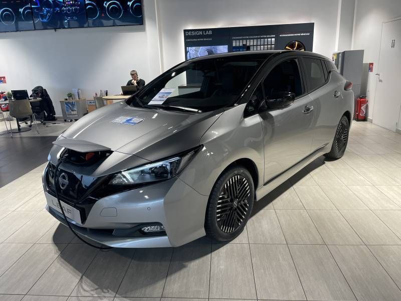 Gris Utilisé 2023 Nissan Leaf Tekna Citadine | 24 490 € - Image 1/3