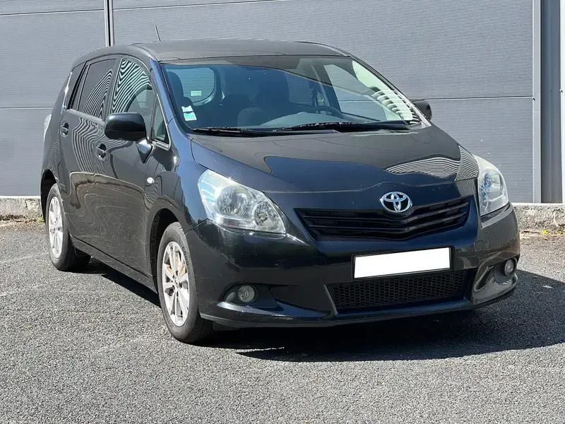 Noir Utilisé 2012 Toyota Verso Skyview Edition Monospace | 2 490 € - Image 1/4