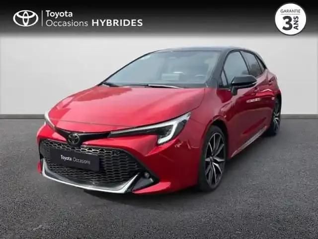 Rouge Utilisé 2023 Toyota Corolla Sport Berline | 27 990 € (Prix juste) - Image 1/4