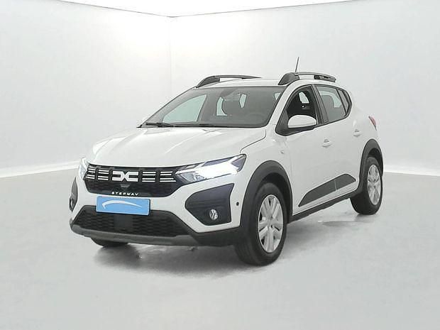 Blanc Utilisé 2023 Dacia Sandero Expression Citadine | 15 990 € (Prix assez cher) - Image 1/4