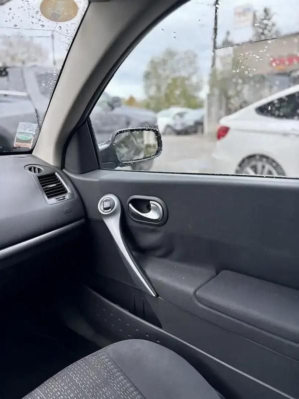Utilisé 2007 Renault Mégane Cabriolet Exception Cabriolet | 3 000 € - Image 1/4