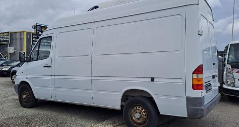 Image 3/4