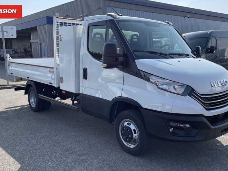 Blanc Utilisé 2023 Iveco Daily Van | 49 800 € (Prix juste) - Image 1/4