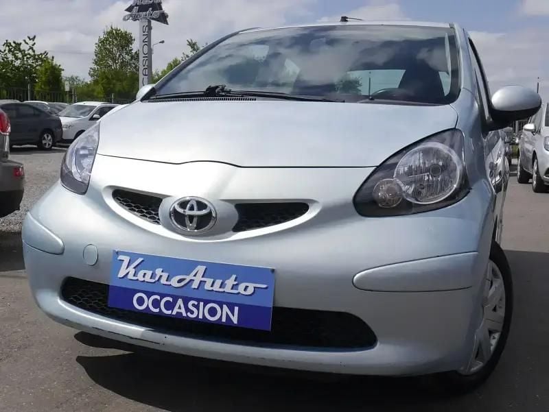 Gris Utilisé 2006 Toyota Aygo Citadine | 2 890 € - Image 1/4