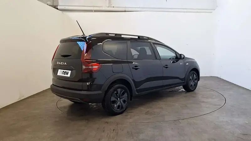 Image 2/4