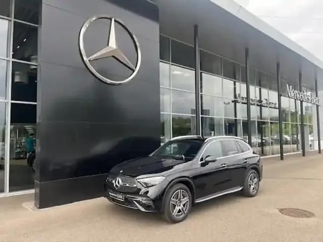 Noir Utilisé 2025 Mercedes 200 AMG line SUV | 70 490 € - Image 1/4