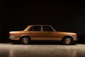Marron Utilisé 1976 Mercedes 350 SE Berline | 19 900 € - Image 1/4