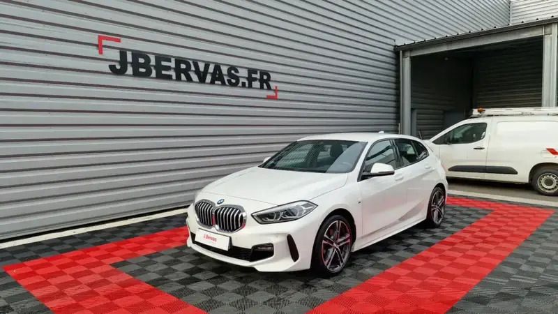 Blanc Utilisé 2021 BMW 116 M Sport Citadine | 23 590 € (Prix juste) - Image 1/4