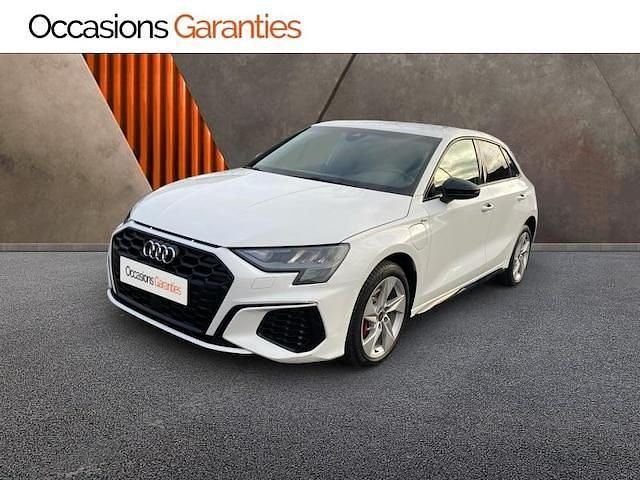Blanc ibis Utilisé 2022 Audi A3 Sportback e-tron Competition Citadine | 29 990 € (Prix juste) - Image 1/4