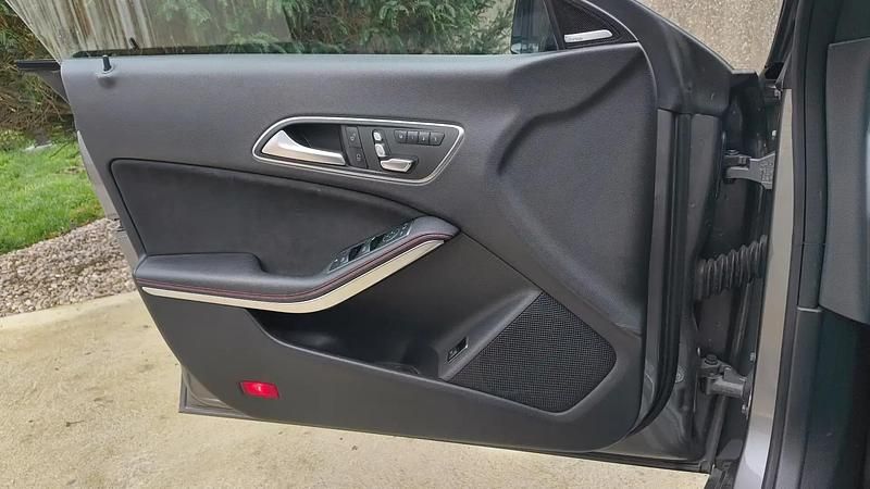 Utilisé 2017 Mercedes CLA250 Berline | 22 000 € - Image 1/4