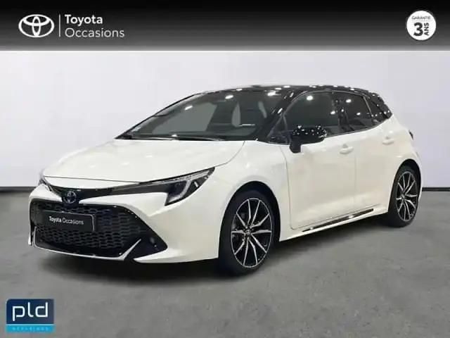 Blanc lunaire nacré biton Utilisé 2023 Toyota Corolla Sport Berline | 27 990 € (Prix juste) - Image 1/4