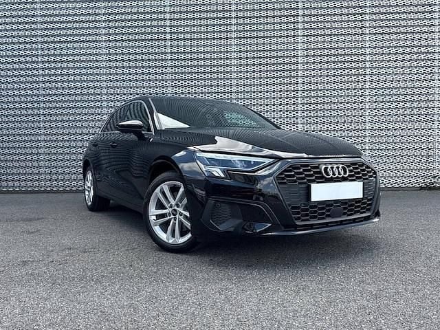 Noir mythe métallisé Utilisé 2024 Audi A3 Sportback e-tron Business Citadine | 34 900 € (Prix juste) - Image 1/4