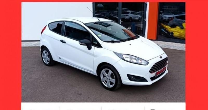 Blanc Utilisé 2013 Ford Fiesta Trend Citadine | 4 800 € - Image 1/4