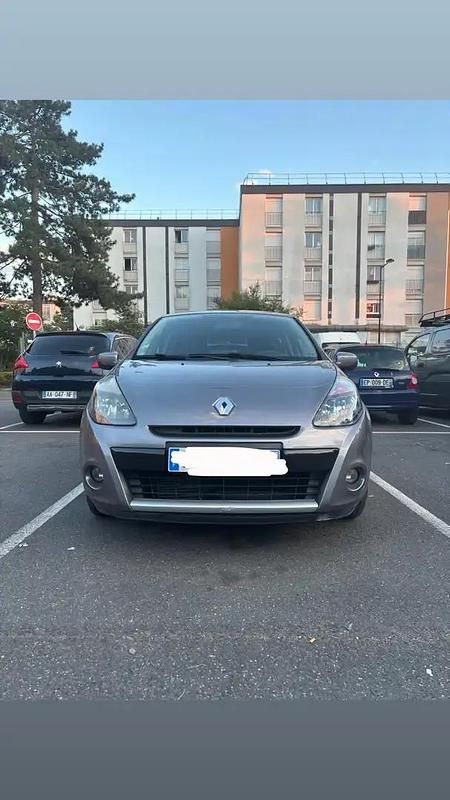 Utilisé 2012 Renault Clio III Night&Day Berline | 4 790 € (Prix cher) - Image 1/4