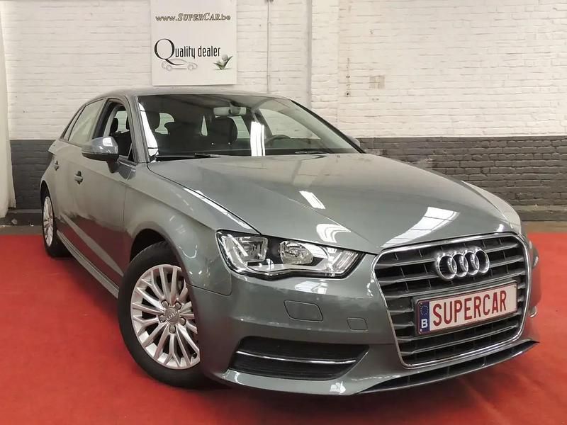Gris Utilisé 2015 Audi A3 Sportback Ambiente Berline | 7 490 € (Prix cher) - Image 1/4