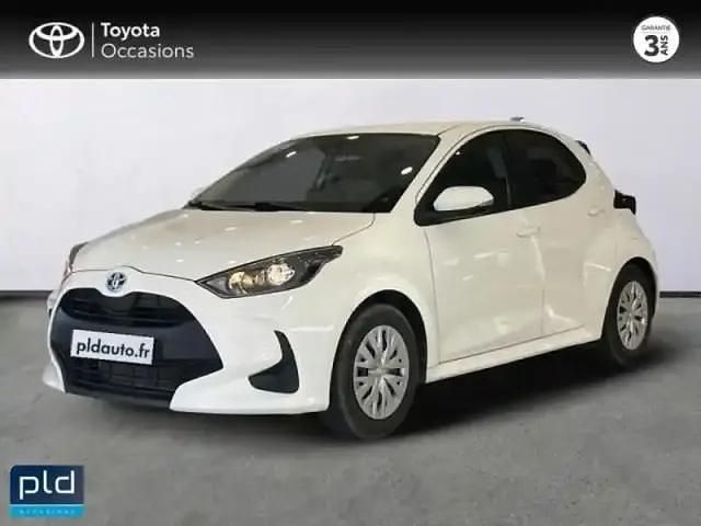 Blanc Occasion 2022 Toyota Yaris Hybrid Berline | 18 490 € (Prix juste) - Image 1/4