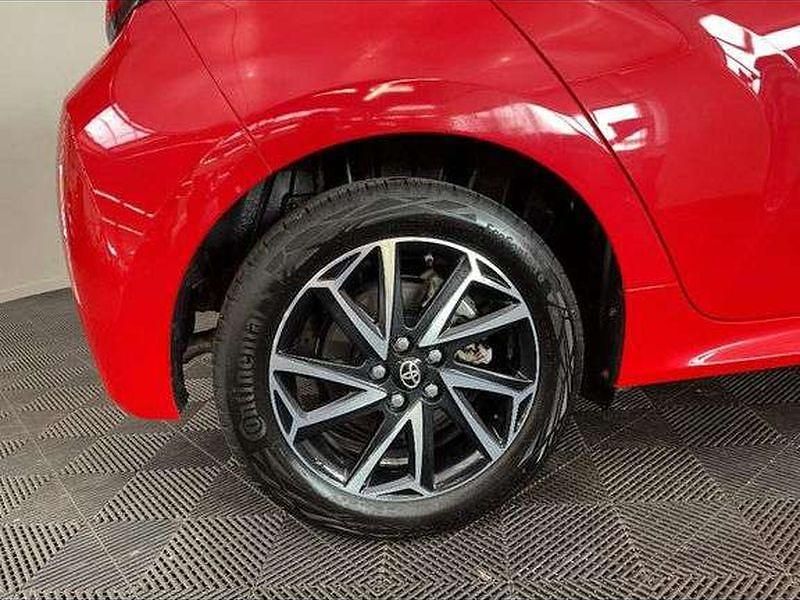 Utilisé 2021 Toyota Yaris Hybrid Design | 18 290 € (Super prix) - Image 1/1